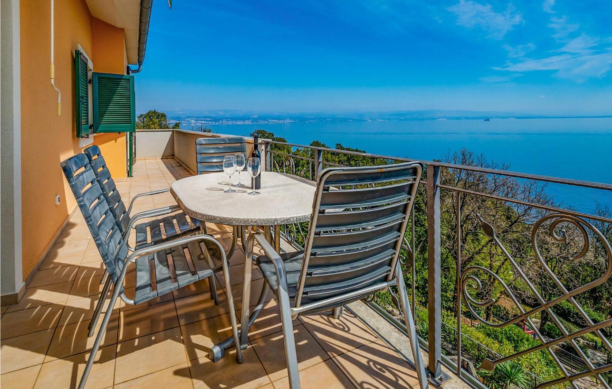 3 Bedroom Beautiful In Appartement